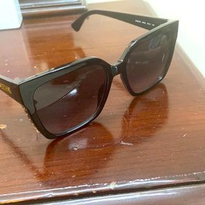MOSCHINO SUNGLASSES(💯AUTHENTIC) NEW